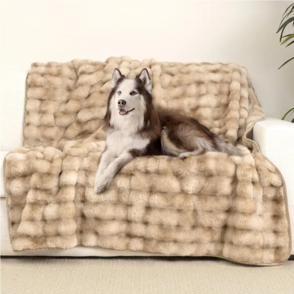 Brentwood Oversized Waterproof Pet Blanket and Furniture Protector, Bubble Fur - Picture 5 of 5